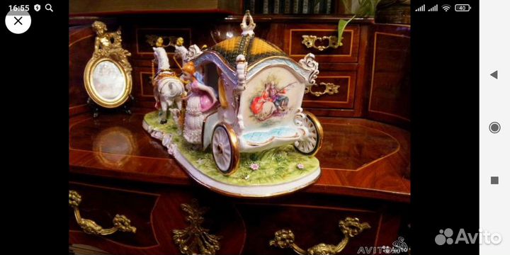 Статуэтка фарфоровая карета кружевница