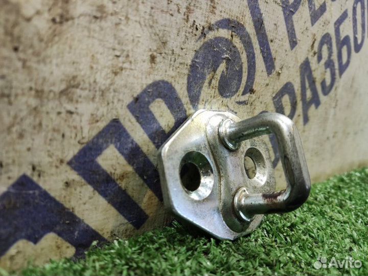 Ответная часть замка двери передняя правая Mazda