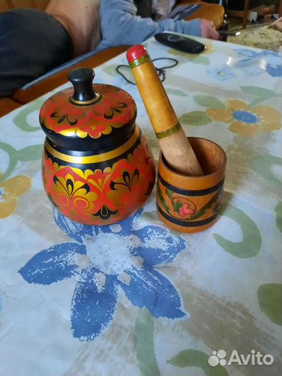 Посуда домашняя, современная и ретро