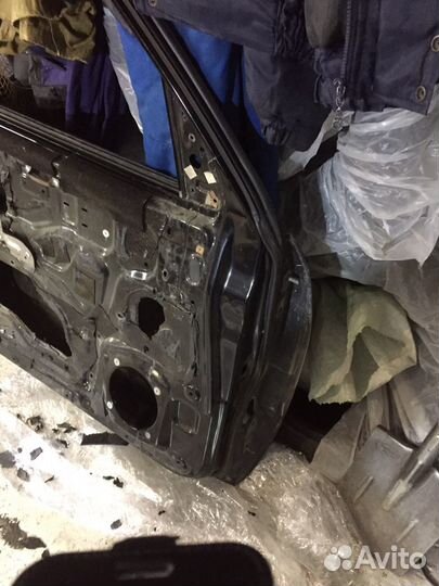 Левая передняя дверь Паджеро 4