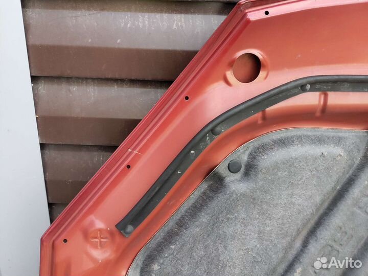 Капот на Suzuki Liana