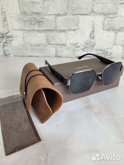 Солнцезащитные очки Tom Ford