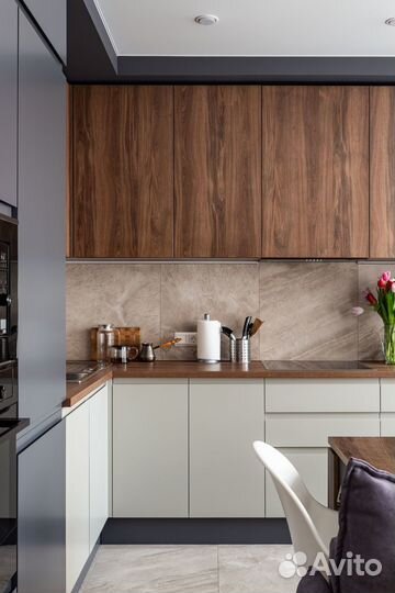 Кухня на заказ с буфетом с комплектом