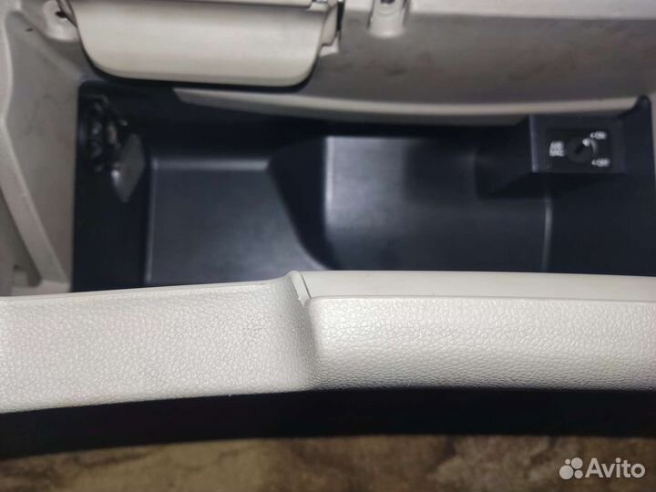 Бардачок Шкода Октавия А5 оригинал