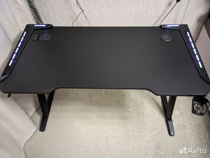 Игровой стол с подсветкой и анатомическим вырезом