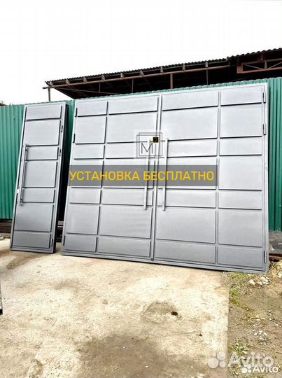 Ворота с деревянной вставкой