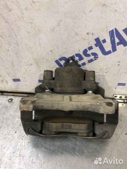 Суппорт передний правый Volkswagen Passat B6 BVY