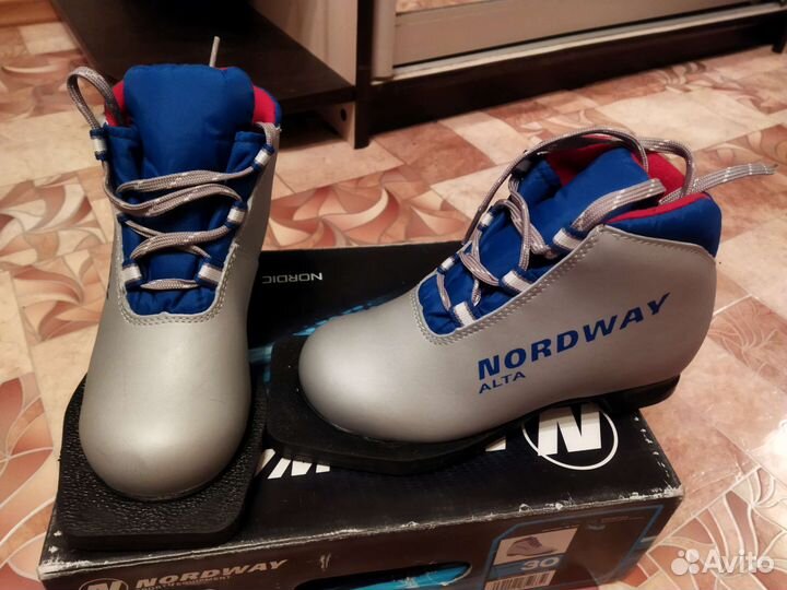 Лыжные ботинки