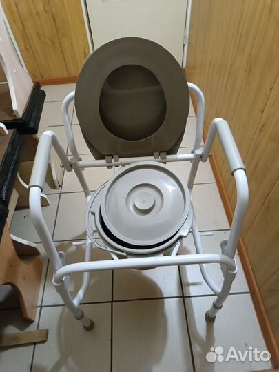 Санитарный стул для инвалидов