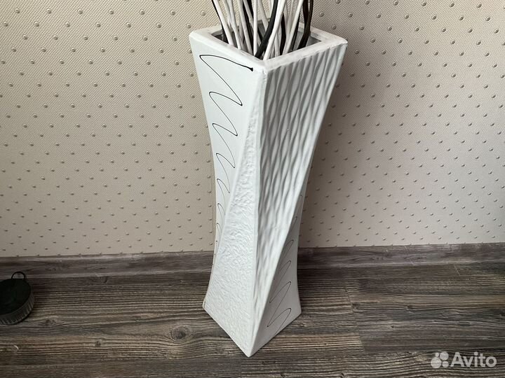 Ваза с сухими ветками