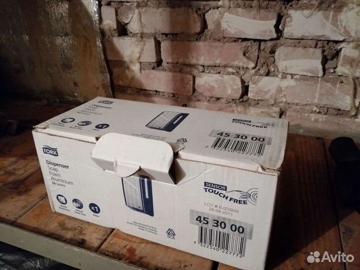 Диспенсер для мыла 453000 Tork новый