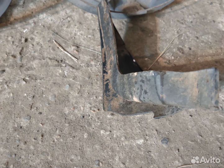 Брызговик передний правый к классике