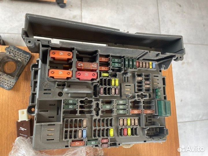 Блок предохранителей Bmw 3 E90