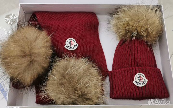 Шапка с помпоном Moncler