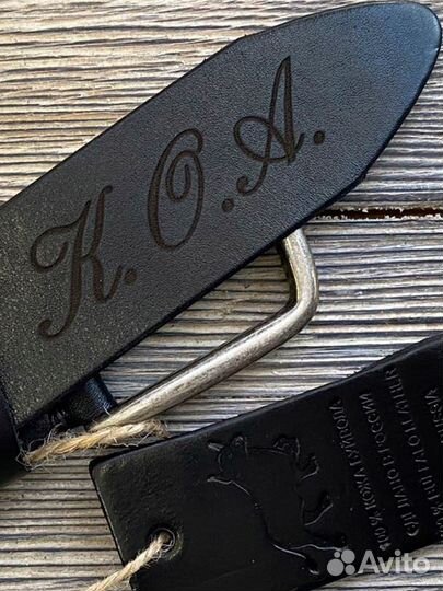 Мужской кожаный ремень с коробкой и гравировкой