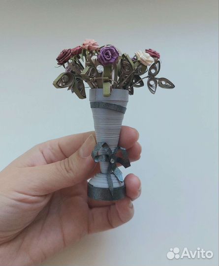 Ваза с цветами хэндмейд карвинг подарок миниатюра