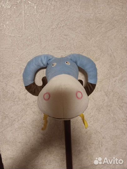 Мягкая голова козы на палке. Финская