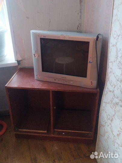 Кресло, телевизор