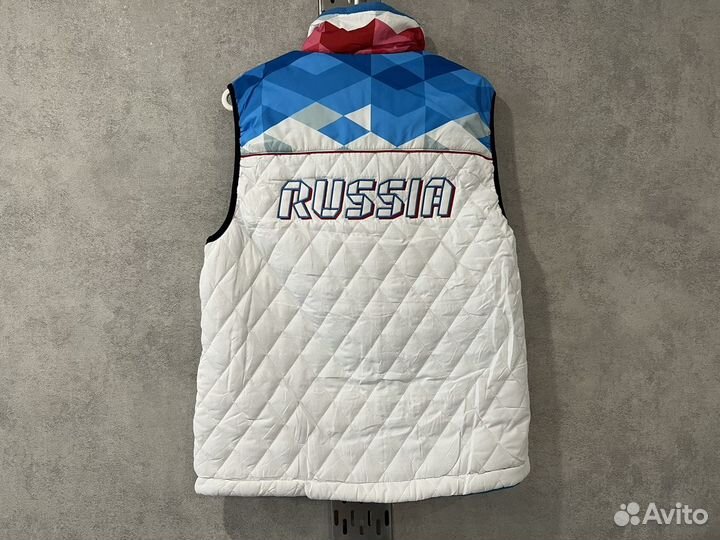 Жилетка russia (тренд сезона 2024)