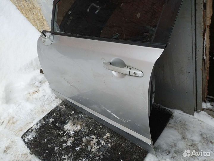 Передняя левая дверь honda civic 4D