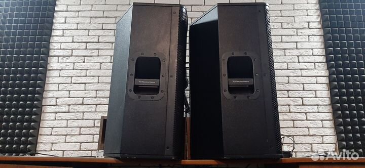 Активные колонки Electro Voice elx115p