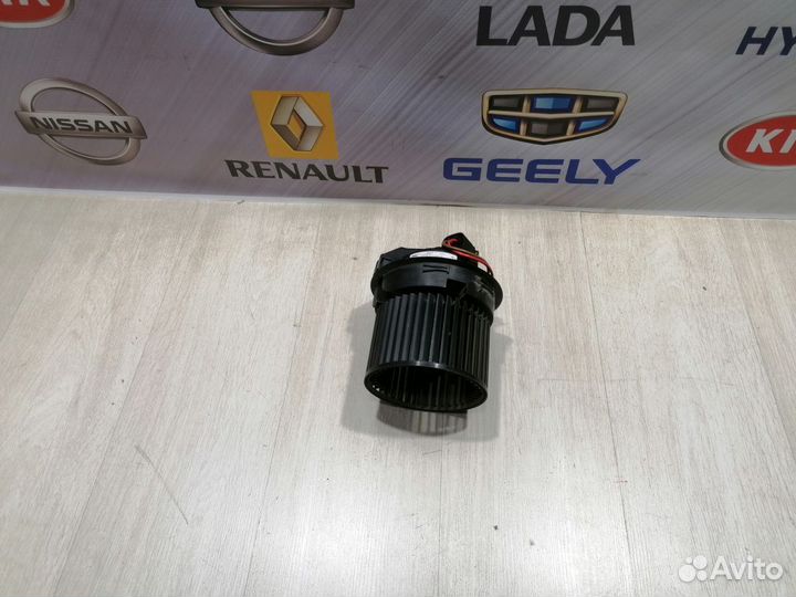 Вентилятор мотор печки отопителя Nissan almera G15
