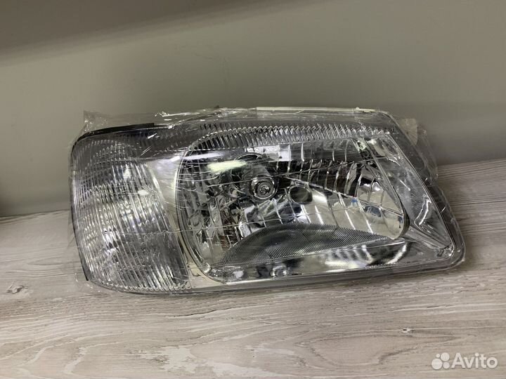 Фара передняя правая Хендай Акцент