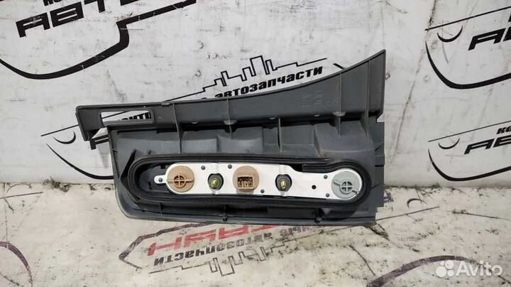 Фонарь toyota BB NCP30 NCP31 NCP34 NCP35 52118 пра