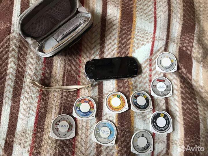 PSP + Кейс + комплект дисков