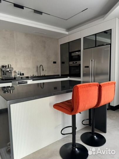 Кухня с барной стойкой