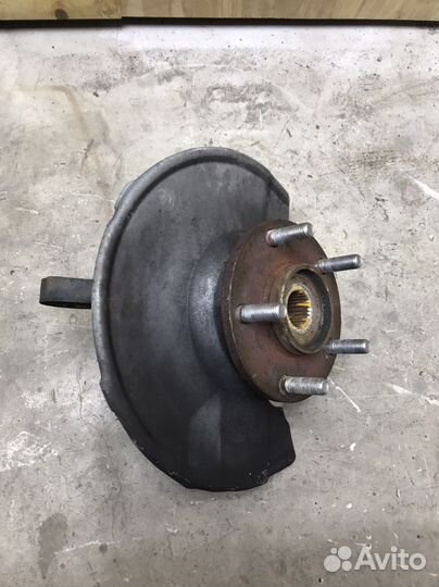 Кулак передний правый ступица лансер 10