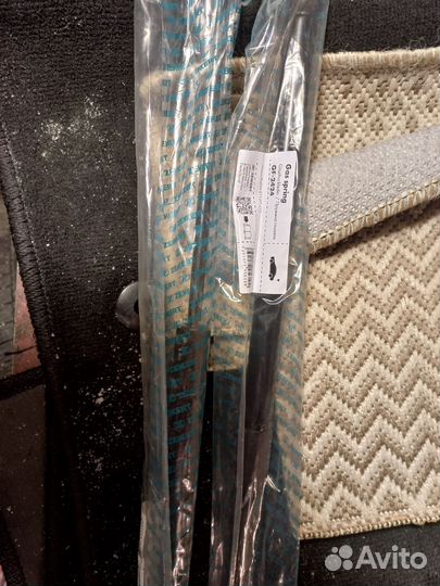 Амортизатор багажника nissan J11