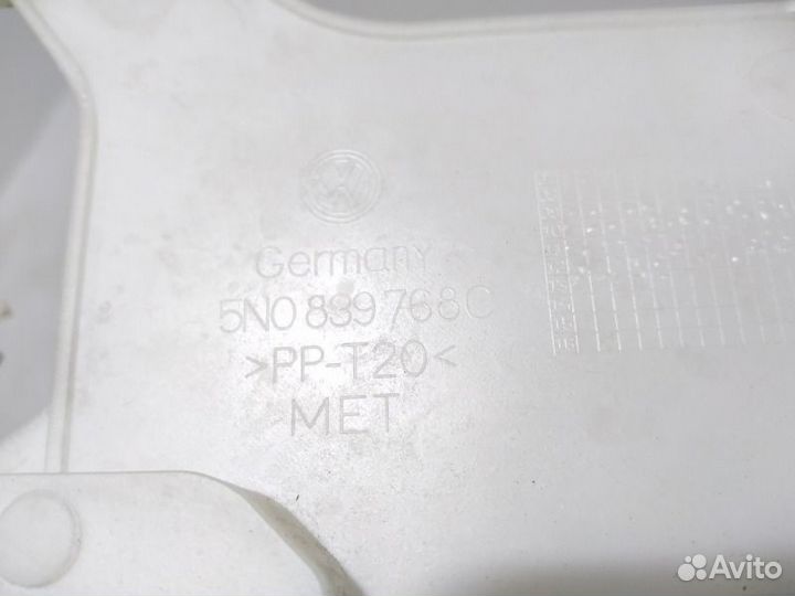 Кронштейн двери задний правый Volkswagen Tiguan 1