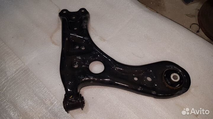 Рычаг нижний skoda fabia 1.4