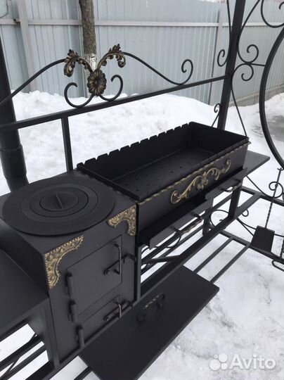 Мангал с крышей