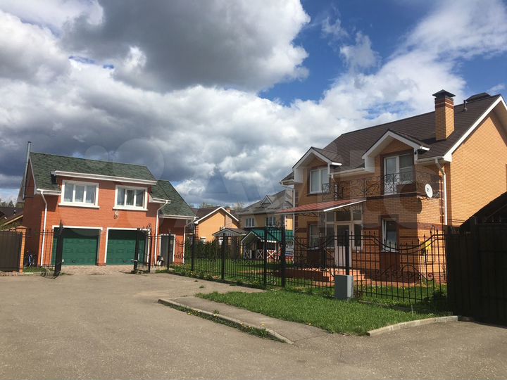 Коттедж 320 м² на участке 10,3 сот.