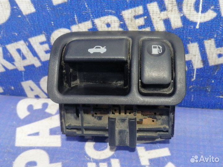 Кнопка открывания багажника Nissan Teana J31 седан