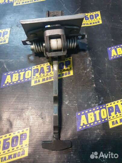 Ограничитель двери левый Пежо 308