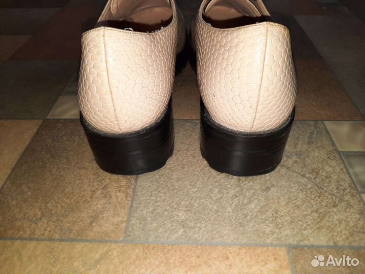 Лоферы женские