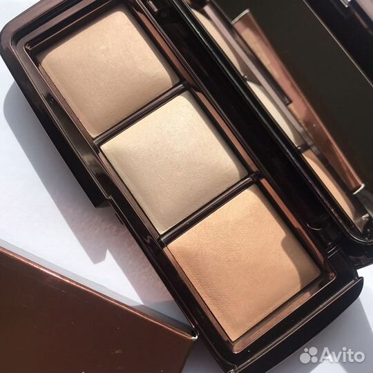 Hourglass Ambient Lighting палетка для лица