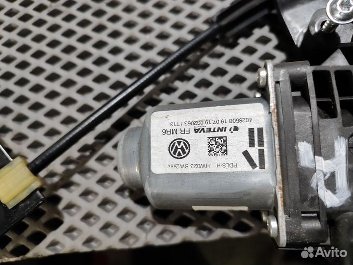 Стеклоподьемник передний правый Volkswagen Polo