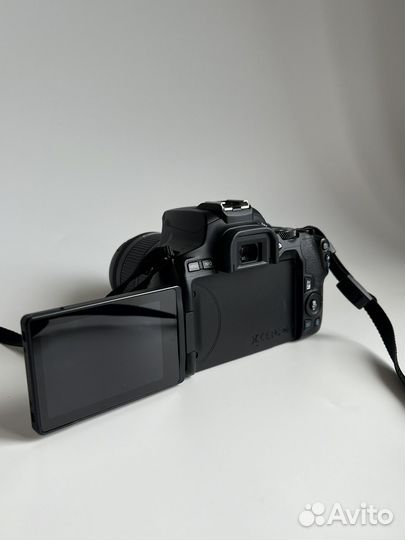 Зеркальный фотоаппарат canon eos 250d kit 18 55mm