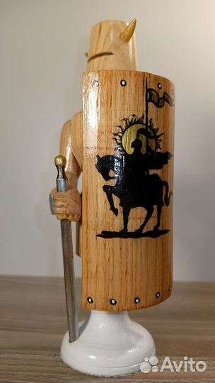 Статуэтка деревянная №07