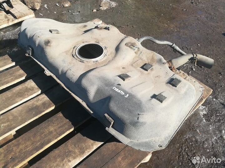 Топливный бак Kia Cerato 3