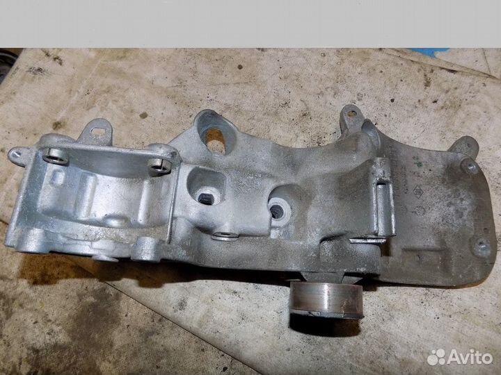 Кронштейн генератора Duster 2012