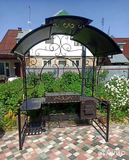 Мангал с крышей