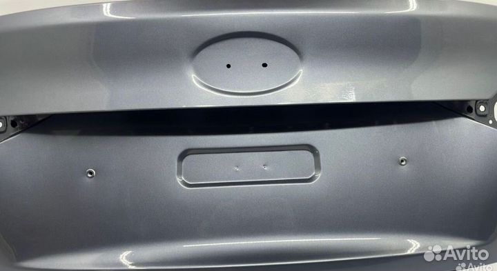 Крышка багажника кофейная на Hyundai Solaris 2