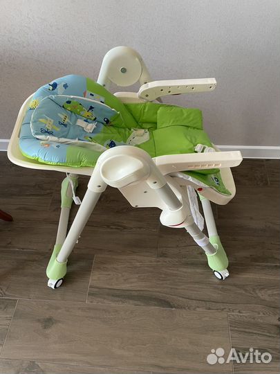 Детская кроватка с маятником