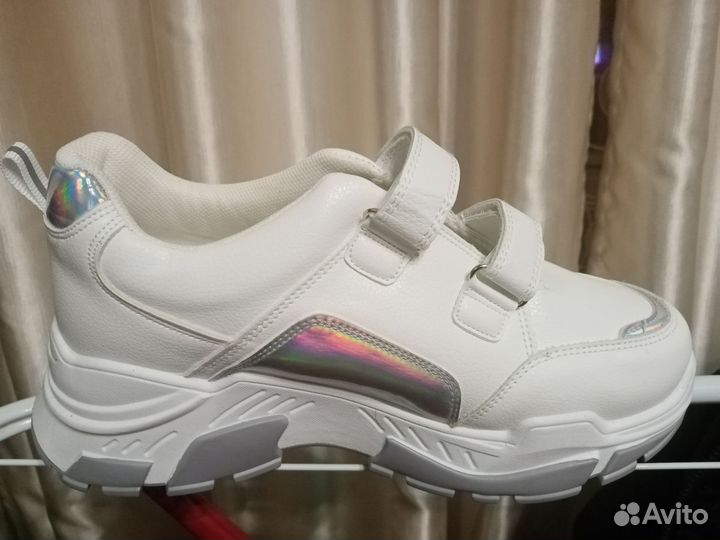 Женские новые кроссовки