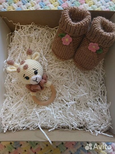 Вязаная погремушка жираф, дракон, пинетки